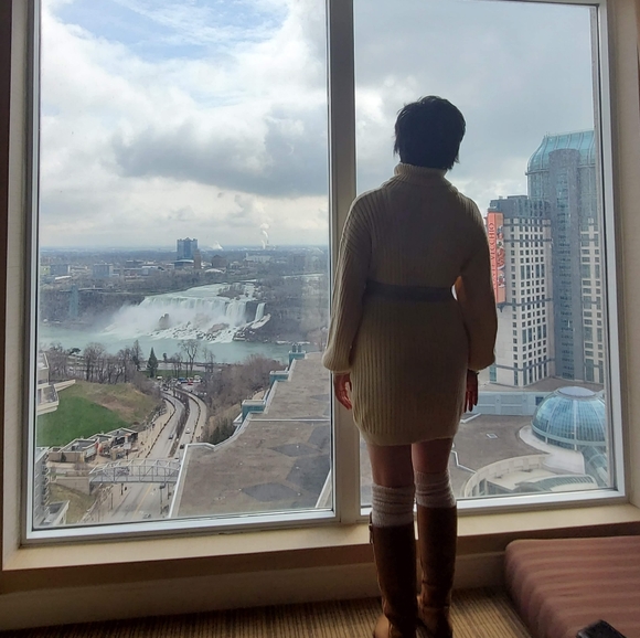 Meet your Posher, Erika - Picture 2 of 2